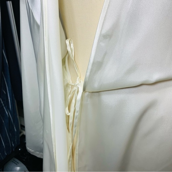 VERSAILLES Satiny Lace Off White Flowy Luxurious Long Dressing Gown Kimono Sz L - Picture 7 of 17